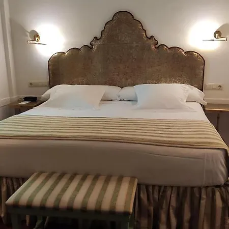 מלון Casas De La Juderia De 4*